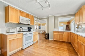 Fridge, microwave, oven, stovetop - Huge 8BR Estate 2 Game Rooms on 20 Acres (Driggs)