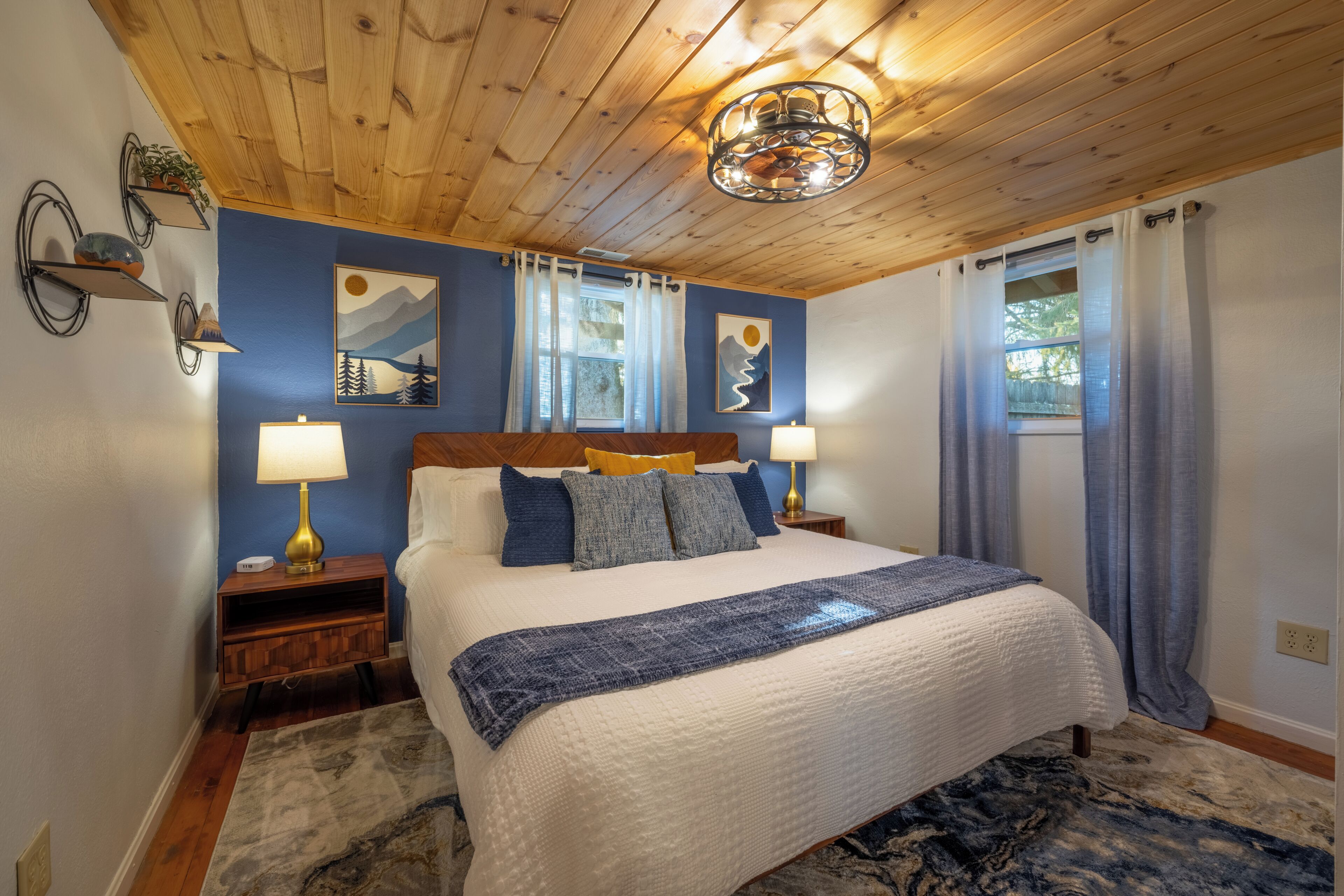 Free WiFi, bed sheets