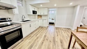 Refrigerador, microondas, horno y parrilla de estufa 