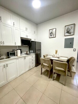Private kitchen - Cozy 2-bedroom house in peaceful Conacaste with AC (Conacaste)