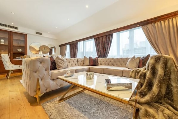 Living area - Marble Arch Residences (London)