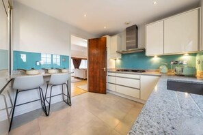 Cribs/infant beds - Marble Arch Residences (London)