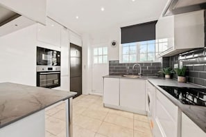 Cots/infant beds - Marble Arch Residences (London)