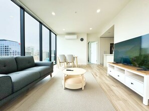 TV - Executive 2BR Retreat - Opposite Central Market (Adelaide)