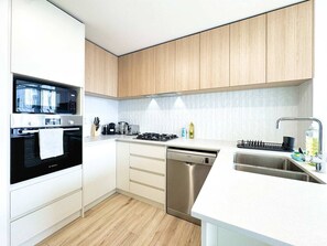 Fridge, microwave, oven, stovetop - Executive 2BR Retreat - Opposite Central Market (Adelaide)