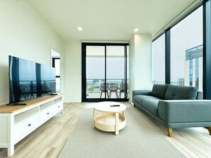TV - Executive 2BR Retreat - Opposite Central Market (Adelaide)