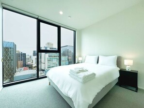 Iron/ironing board, WiFi, bed sheets - Executive 2BR Retreat - Opposite Central Market (Adelaide)