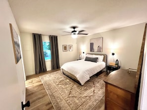 3 bedrooms, iron/ironing board, WiFi, bed sheets - Cozy 3-Bedroom near Bass Pro, Hospitals & Universities (Springfield)
