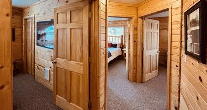 Christmas at the Cabin! Sauna, game room- Island Park Retreat