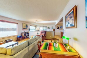 Interior - Columbia Vista: Waterfront Home w/ Patio (Richland)