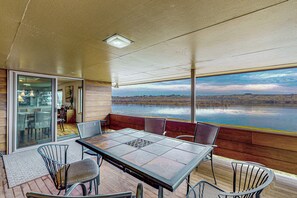 Outdoor dining - Columbia Vista: Waterfront Home w/ Patio (Richland)