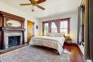 3 bedrooms, iron/ironing board, Internet, bed sheets