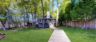 Boat Dock & Waterfront Fire Pit: Lake Sinclair Gem