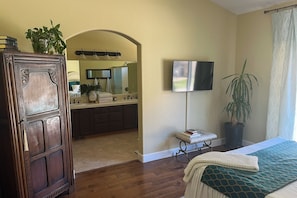 4 bedrooms, iron/ironing board, internet, bed sheets