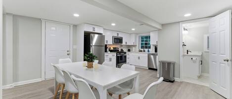 Micro-ondes, four, plaque de cuisson, lave-vaisselle