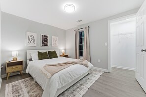 WiFi, bed sheets - Marvelous 4BR Home w/ Fenced Patio & TVs in every room (Mableton)