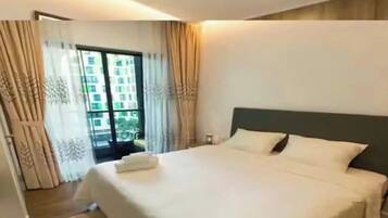 Business Suite, 2 Bedrooms, Club Lounge Access, Pool View | Egyptian cotton sheets, premium bedding, down comforters