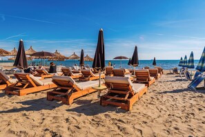 Private beach, sun-loungers, beach umbrellas, beach towels - Eldo Paradise (Durrës)