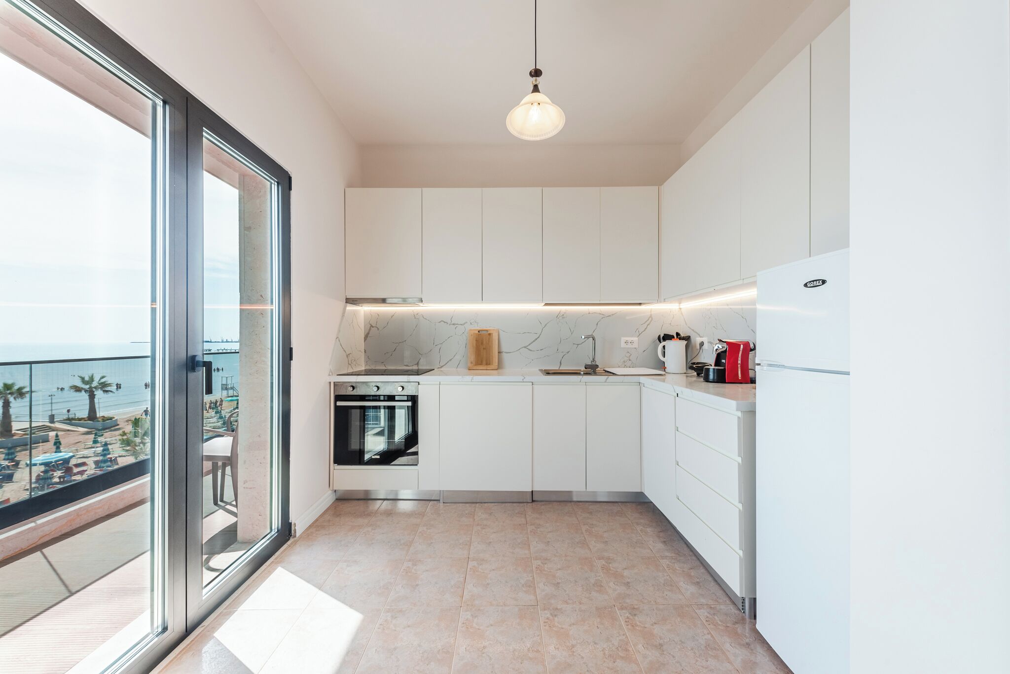 Fridge, oven, stovetop, dishwasher