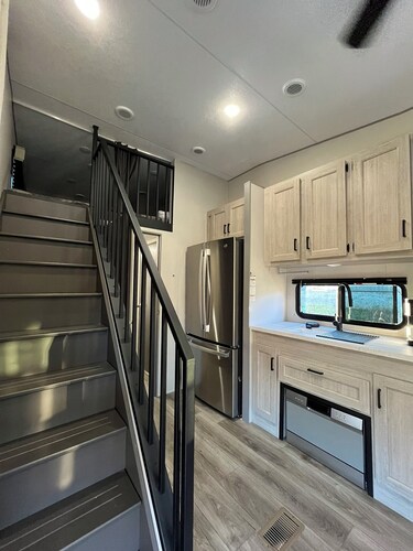 Scenic NWA Retreat with New Luxury Camper on 15 Acres near XNA and Bentonville