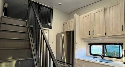 Scenic NWA Retreat with New Luxury Camper on 15 Acres near XNA and Bentonville