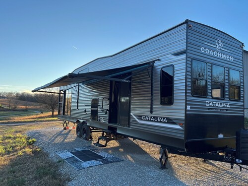 Scenic NWA Retreat with New Luxury Camper on 15 Acres near XNA and Bentonville
