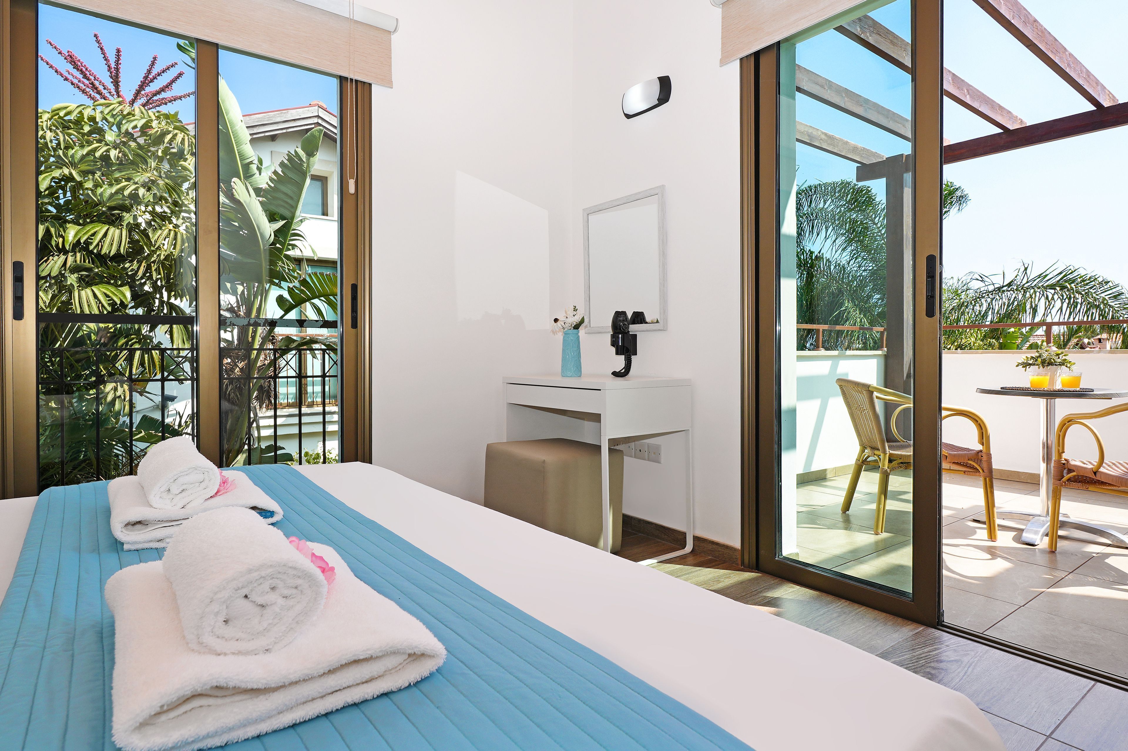 Iron/ironing board, internet, bed sheets