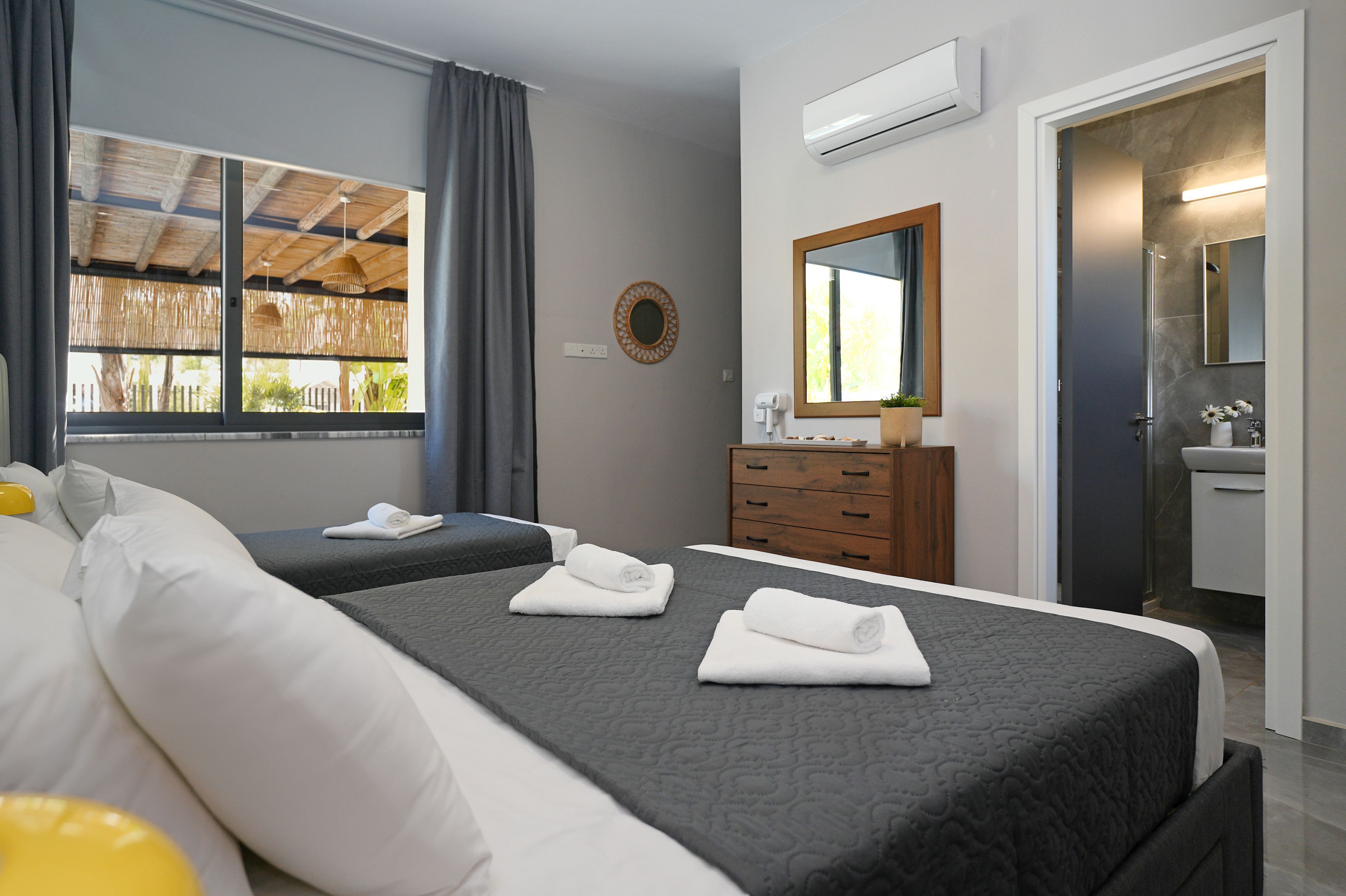 Fer et planche à repasser, accès Internet, draps fournis