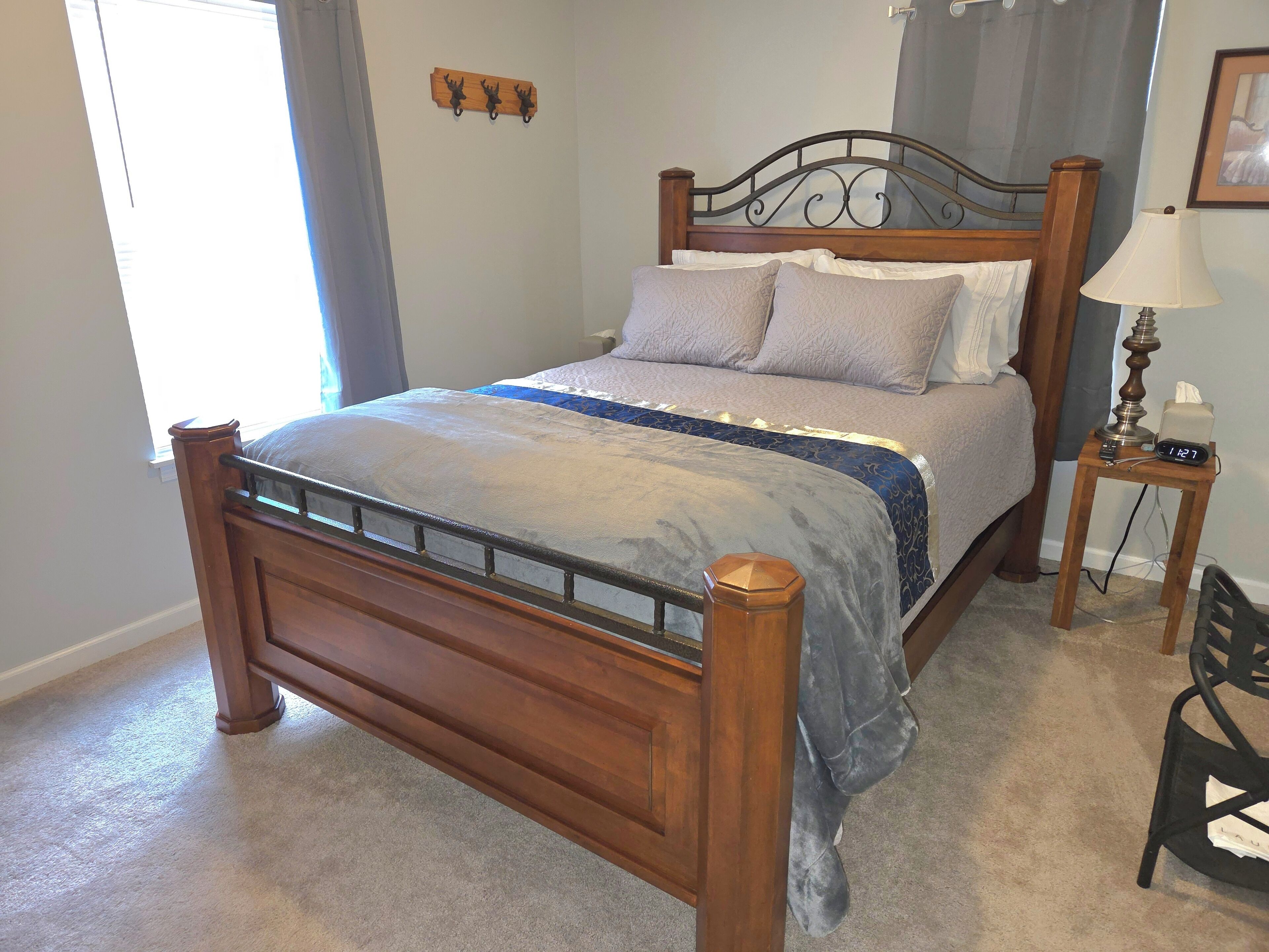 Escritorio, tabla de planchar con plancha, cuna de viaje y wifi gratis 