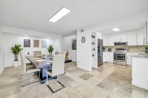 Dining - Rare Brickell Miami House - Walk to Nightlife / Dining / Shopping (Miami)