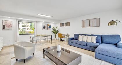 Rare Brickell Miami House - Walk to Nightlife / Dining / Shopping