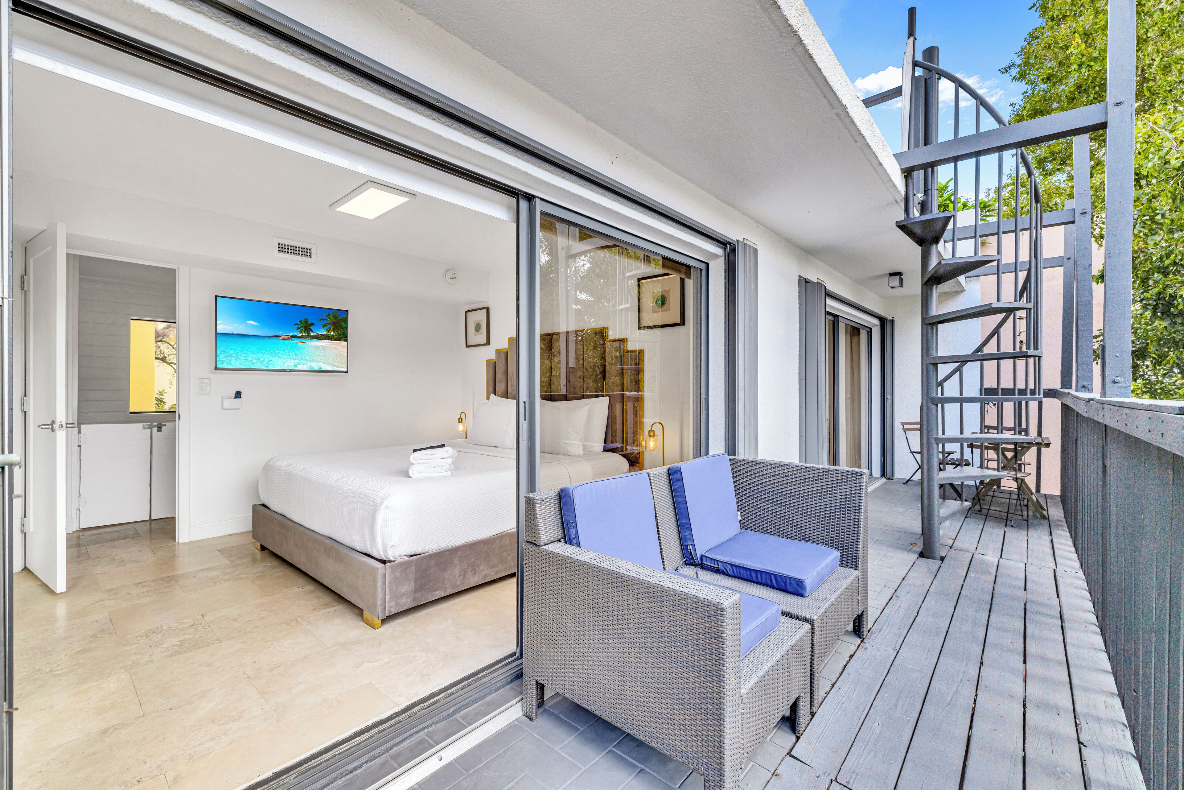 Iron/ironing board, WiFi, bed sheets