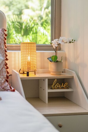 Desk, iron/ironing board, free WiFi, bed sheets - Stylish city stay, Elizabeth Bay 2Br, Pool & Balcony. (Elizabeth Bay)