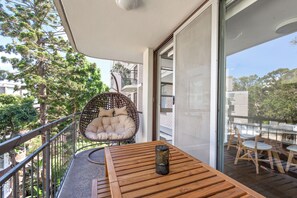Property grounds - Stylish city stay, Elizabeth Bay 2Br, Pool & Balcony. (Elizabeth Bay)