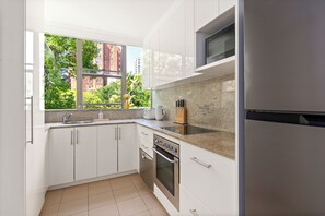 Fridge, microwave, oven, stovetop - Stylish city stay, Elizabeth Bay 2Br, Pool & Balcony. (Elizabeth Bay)