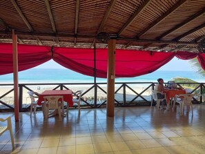 Colazione a pagamento, servita tutte le mattine 