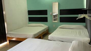 Habitación familiar, vista a la playa | Wifi gratis