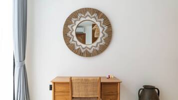 Desk, laptop workspace, free WiFi