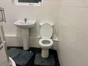 Bathroom - Haden Hill Retreat - Wolverhampton (Wolverhampton)