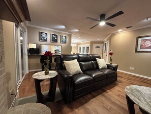 Living area - A&C WATERFORD COTTAGE # 3 (Victoria)