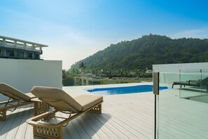 Outdoor pool, sun loungers - Absolute Twin Sands 5404 Private Pool (Patong)