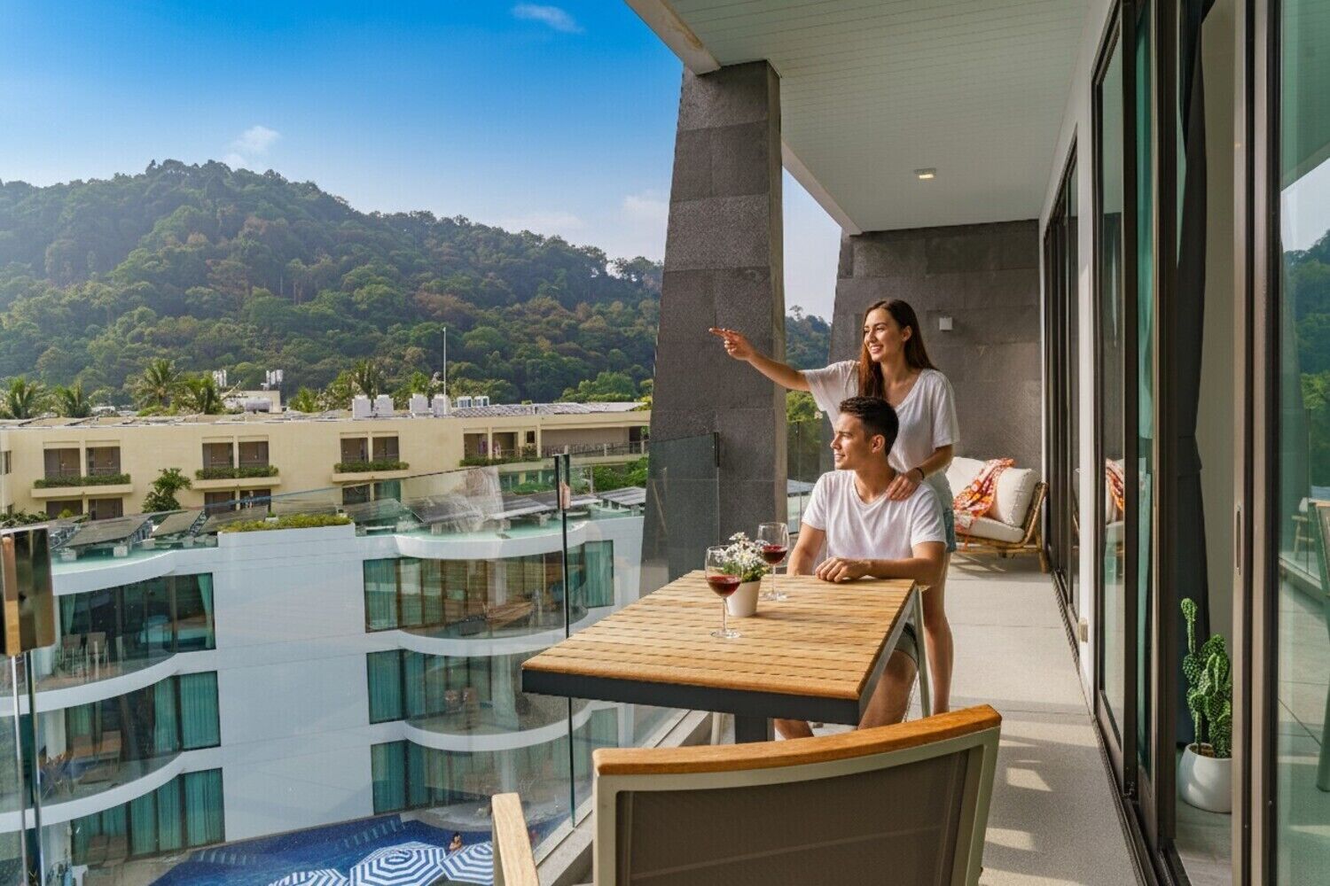Familie appartement, uitzicht op heuvels | Balkon