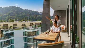 Familie appartement, uitzicht op heuvels | Balkon