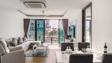 Family Apartment, Hill View | Living area