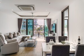 Family Apartment, Hill View | Living area