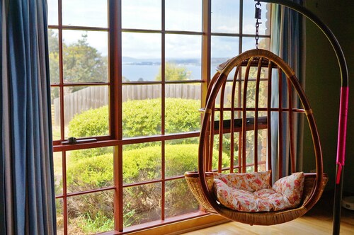 Sea View house, close to beach 15mins to CBD