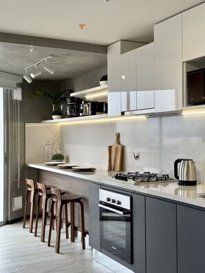 Fridge, microwave, oven, stovetop - Barranco | Spacious view of the city | 1 bedroom (Barranco)