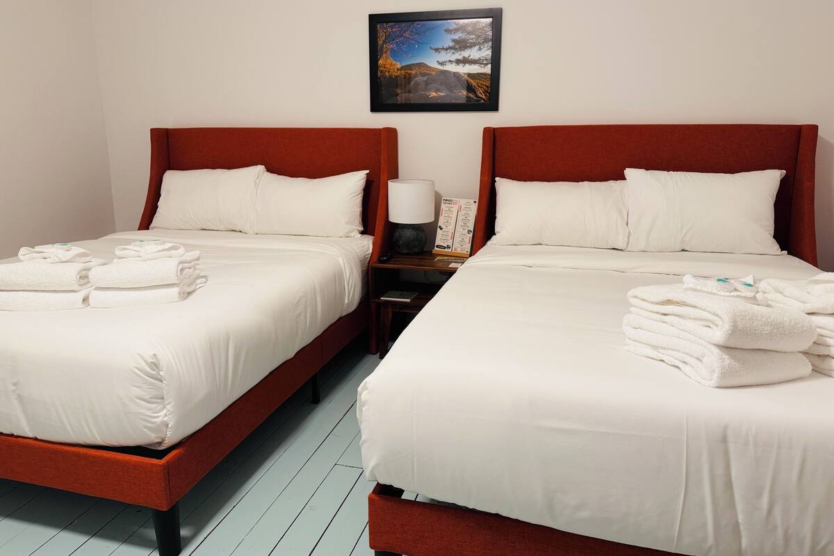 Basic Double Room, 2 Double Beds, Shared Bathroom | WiFi (free)