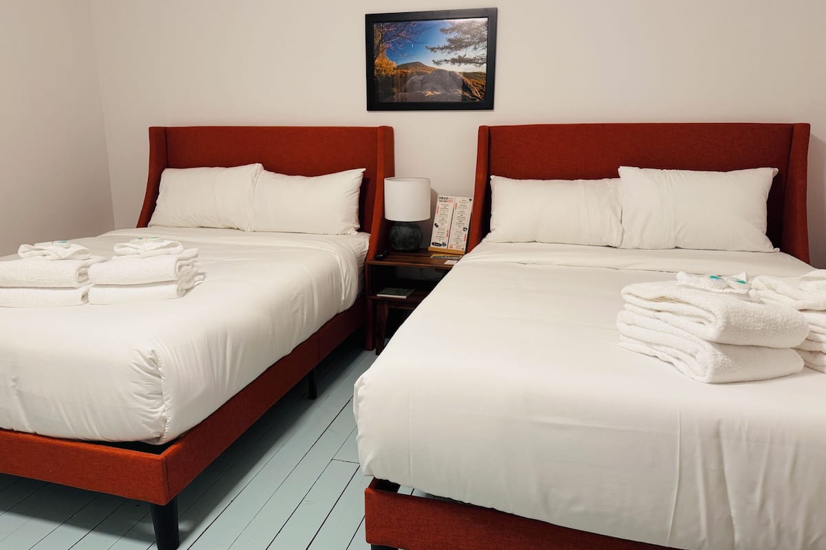 Phòng đôi cơ bản, 2 giường đôi, phòng tắm dùng chung | Truy cập Internet không dây miễn phí