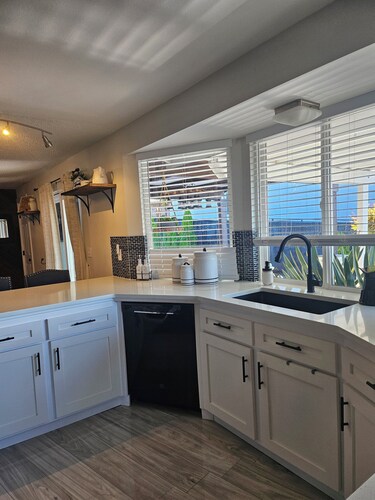 Perfect 3-bedroom house with AC and Peak-A-View in West Tacoma